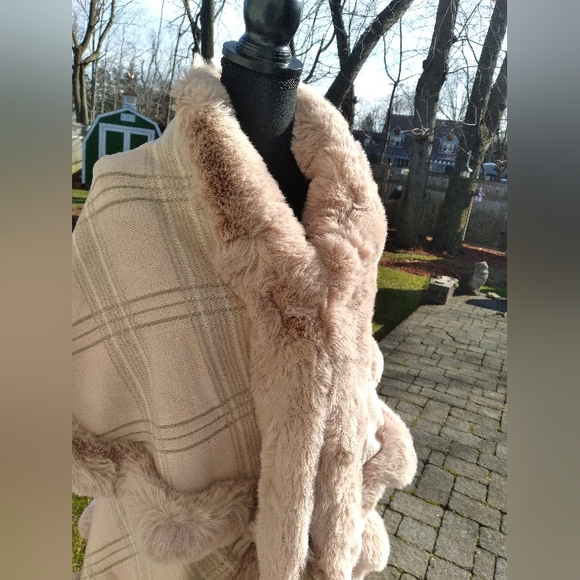 🌱🌾Spring Fling BEIGE PLAID Wrap Jacket w/faux fur accents 🌾🌱😲 - Picture 2 of 8
